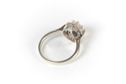 Solitaire ring in white gold and platinum...
