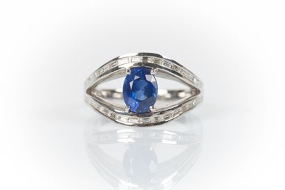 Bague or blanc double anneaux, sertie d'un...