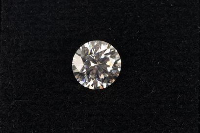 Diamond on paper (presumed quality F/G -VS2)...