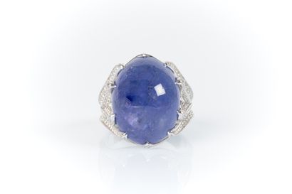 Important white gold ring set with a large...