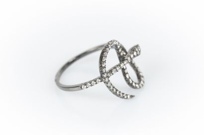 . Bague serpent en or gris sertie de diamants...