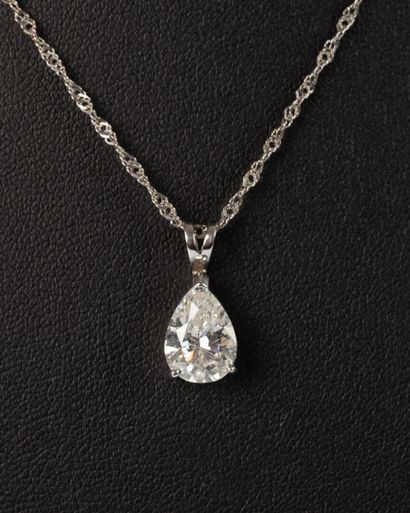 White gold pendant set with a pear-cut diamond...