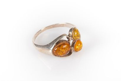 Silver ring set with 3 cabochon amber stones....