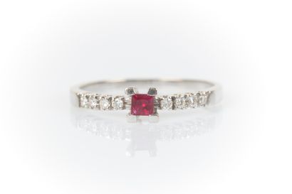 White gold ring set with a square-cut ruby...