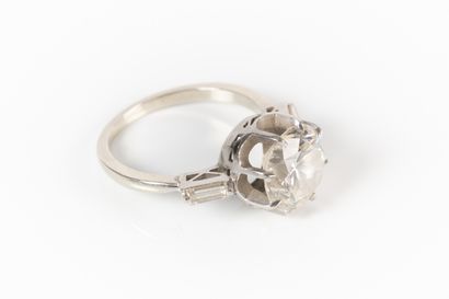 Platinum and white gold ring set with a round...