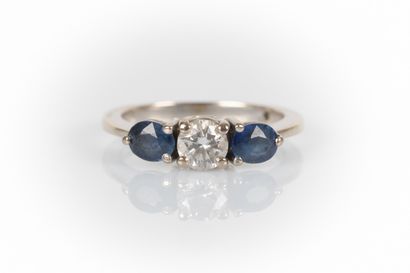 White gold ring set with a round diamond...