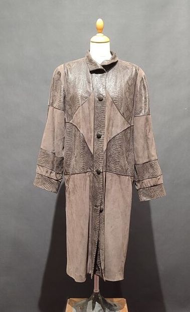 Philippe VALLEREUIL. Brown leather coat....