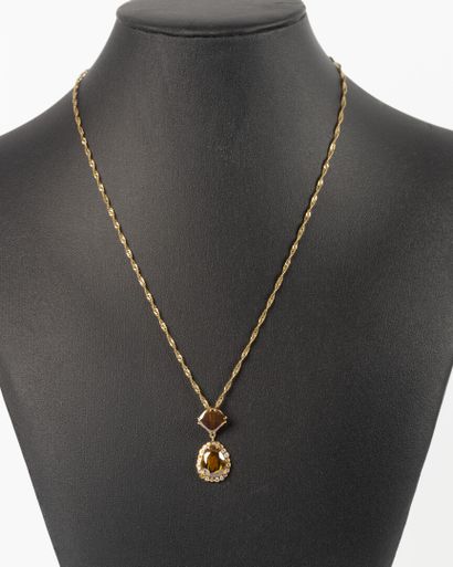 Pendentif en or Jaune orné d'un diamant taille...