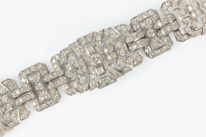Articulated platinum bracelet composed of...