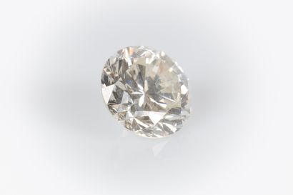Platinum and white gold ring set with a round...