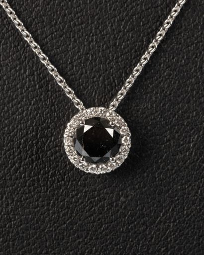 White gold pendant set with a modern round...