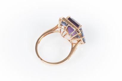 Bague de style Art Déco en or rose sertie...