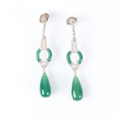 Pair of Art Deco style earrings in white...