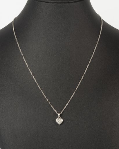 Heart pendant in white gold set with 8 G...