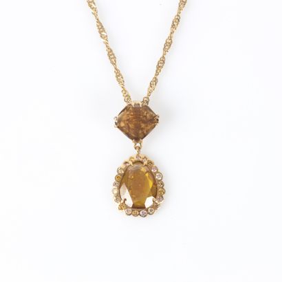 Pendentif en or Jaune orné d'un diamant taille...