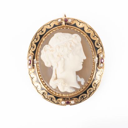 Large gold pendant brooch set with an agate...