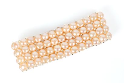 Salmon-colored 4-row cultured pearl bracelet....