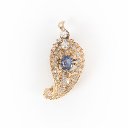 Gold brooch with boteh motif, entirely set...