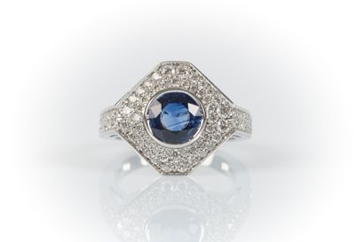 Bague en or blanc, forme octogonale ornée...