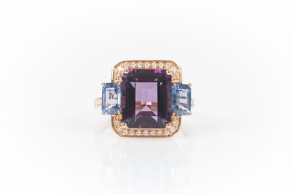Bague de style Art Déco en or rose sertie...
