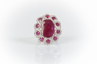 Important white gold ring set with a natural...