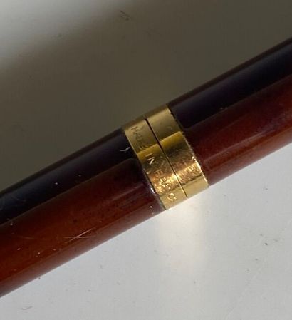 WATERMAN. Parure de stylos en métal doré...