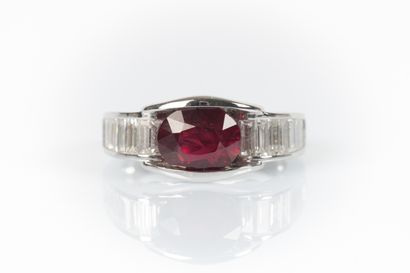 White gold ring centered in a semi-circle...