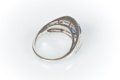 Bague or blanc double anneaux, sertie d'un...