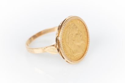 Bague en or sertie d'une monnaie en or: 10...
