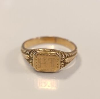 Chevalière en or gravée PT. XIXème siècle....