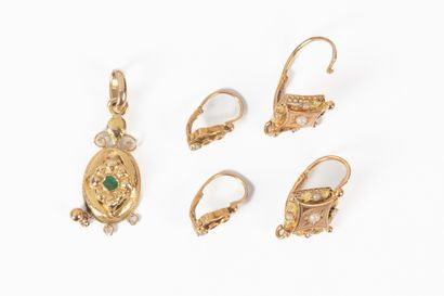 Ensemble de bijoux en or et petites pierres...