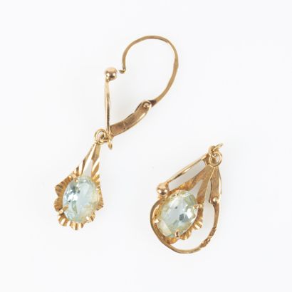 Paire de boucles d'oreilles dormeuses en...