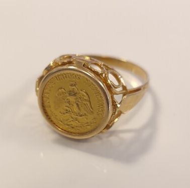 Bague en or filigrané sertie d'une monnaie...
