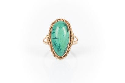 Bague en or sertie d'une turquoise cabochon,...