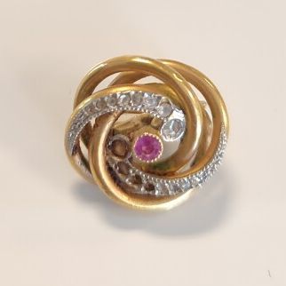 Broche rosace en or sertie d'une pierre rose...