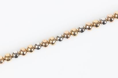 Bracelet en perles d'or de trois tons, fermoir...