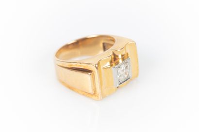 Bague tank en or de deux tons sertie d'un...