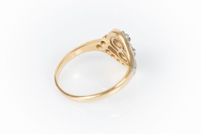 Bague toi et moi en or sertie de petits diamants....