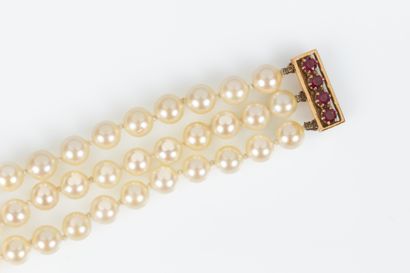 Bracelet de trois rangs de perles de culture...