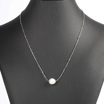 Pendentif orné d'une perle de culture sur...
