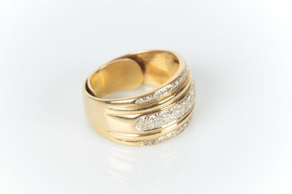 Bague jonc or jaune, 4 lignes de diamants....