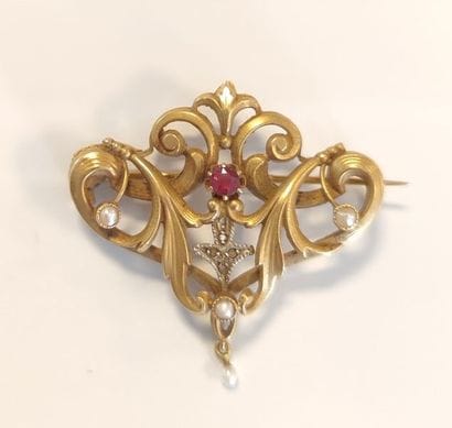 Broche-pendentif en or à motif feuillagé,...