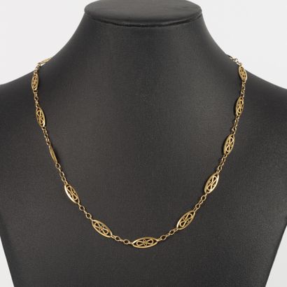 Collier en or maille navette filigranée....