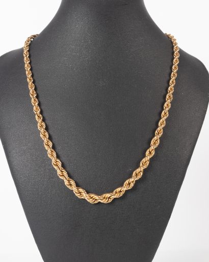Collier en or, maille torsadée en chute....