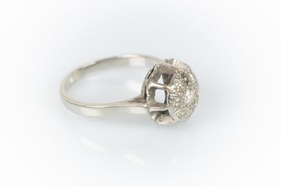 Bague en or gris sertie d'un pavage de diamants...