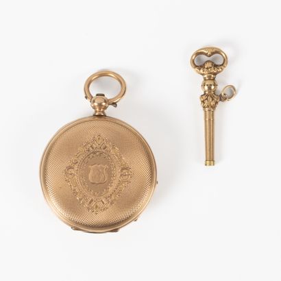 Montre de col en or guilloché et gravé d'un...