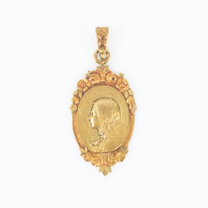 Médaille de la Vierge en or de deux tons....