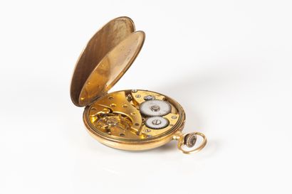 Montre de poche en or guilloché à motifs...