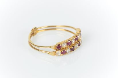 Bague en or jaune double anneau sertie de...