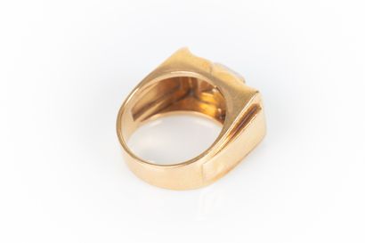 Bague tank en or de deux tons sertie d'un...